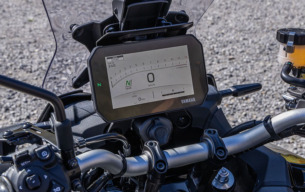 AP002197403_2025_MTT890_SMX_EUR_YAM_MT09ATR_EU_SMX_DET_008_03